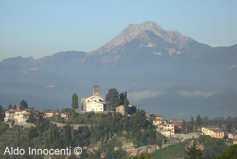 DUOMO DI BARGA, MONTE FORATO E PANIA DALLA STRADA PER RENAIO